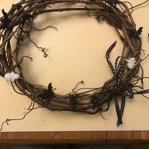 GOT BATS & SKULLS? WREATH  Geez Who doesn’t 🎃